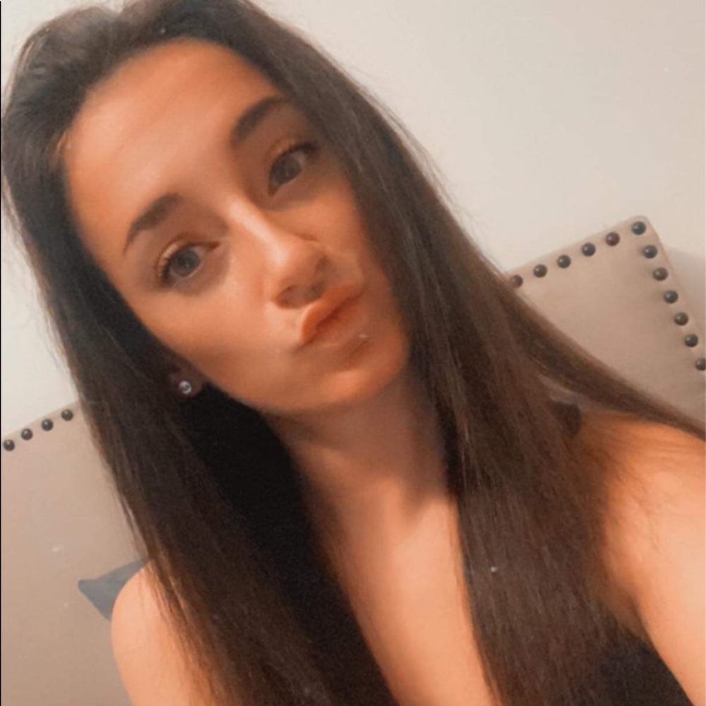 Meet your Posher, Caitlin